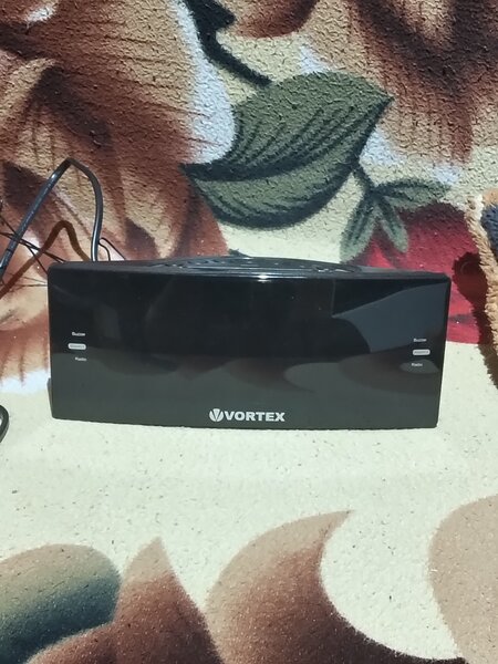 Vand radio FM cu ceas